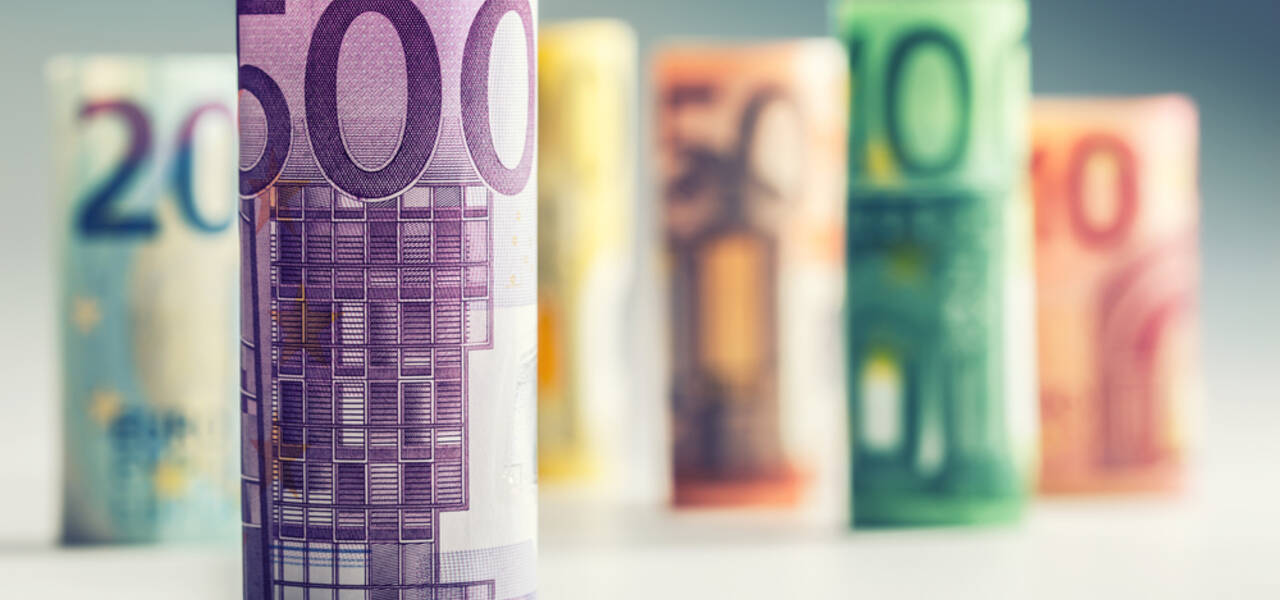 Data PMI Eropa Buruk Membuat Mata Uang Euro Terpuruk